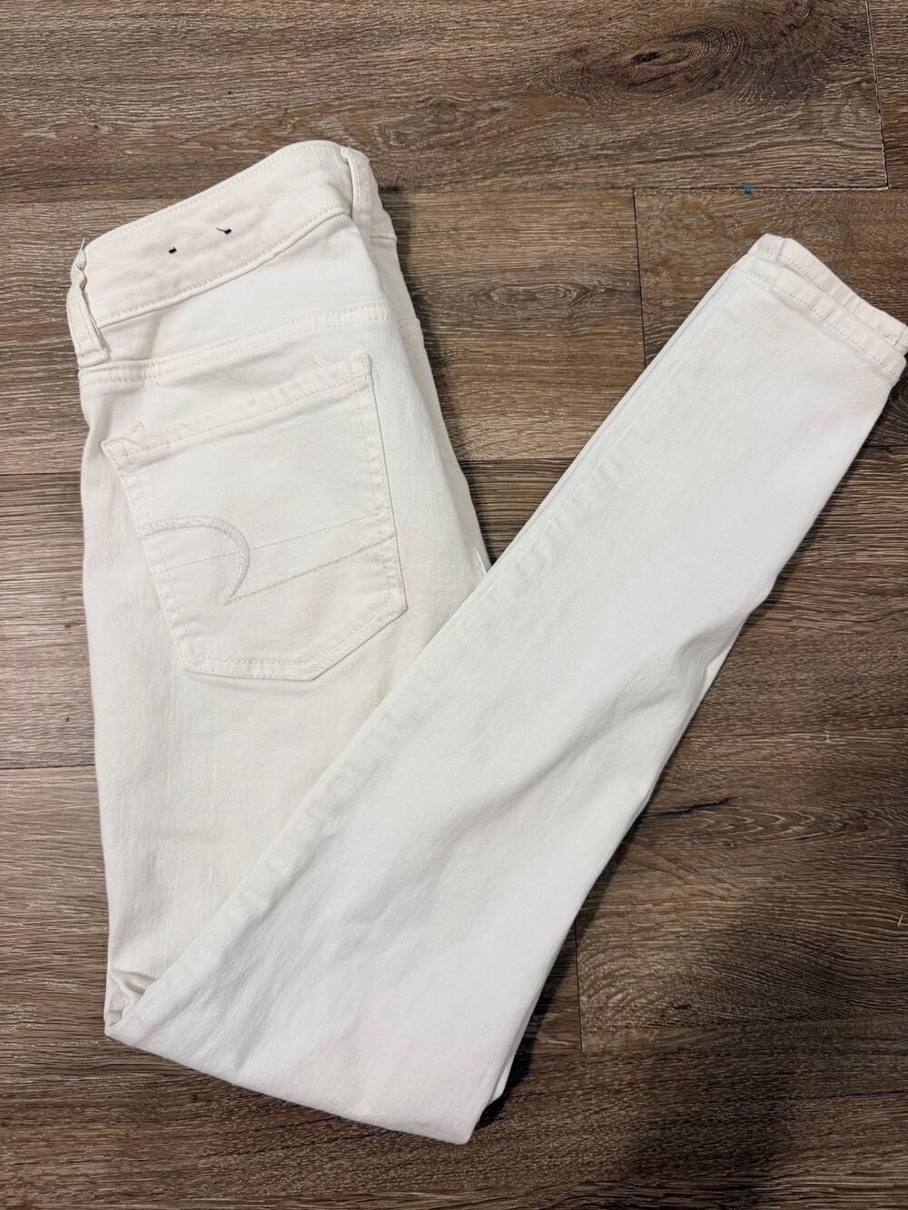 American Eagle Super Super Stretch Skinny Jeans White Cream Size 4 Regular